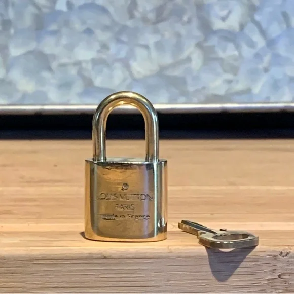 #321 Authentic Louis Vuitton lock and key - Picture 2 of 6
